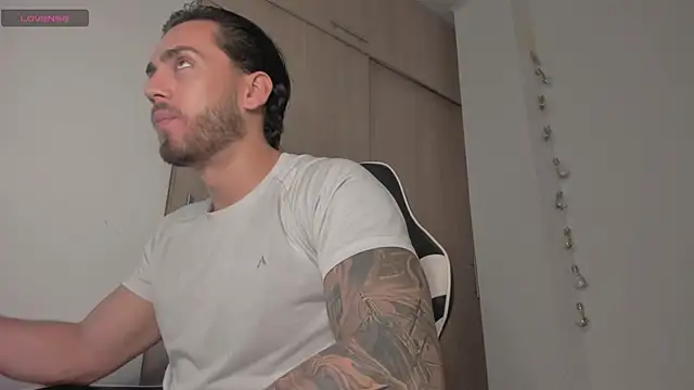 Axel  Blaze online show from April 18, 2026, 12:40 pm