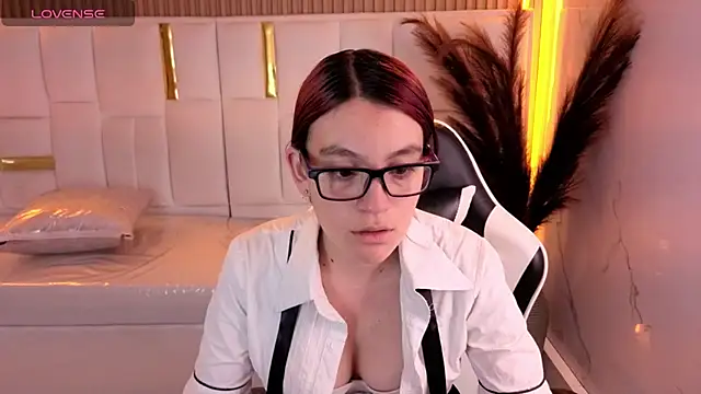 Snapshot of stefania_tp chatting on March 4, 2026, 8:27 pm stefania tp online show from March 4, 2026, 8:27 pm