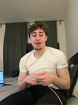 Snapshot of enzo_savagee chatting on February 24, 2026, 7:15 pm enzo savagee online show from February 24, 2026, 7:15 pm