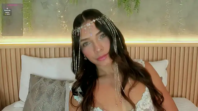 Lia Montclair online show from June 26, 2026, 12:22 pm