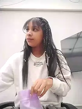 ShayMilleer online show from April 16, 2026, 10:23 pm