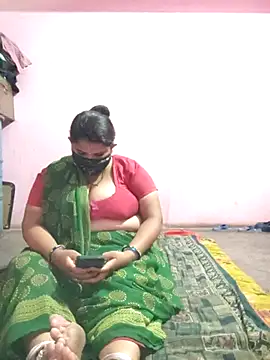 Snapshot of gujjuhotcouple chatting on April 29, 2026, 5:06 pm gujjuhotcouple online show from April 29, 2026, 5:06 pm