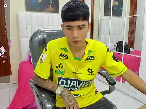 Snapshot of Thiago_collinss chatting on April 25, 2026, 10:40 pm Thiago collinss online show from April 25, 2026, 10:40 pm