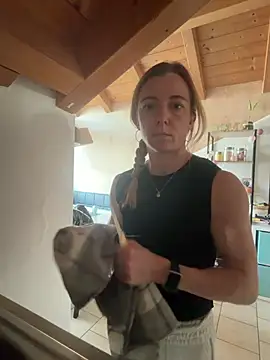 Snapshot of FitAnna chatting on March 2, 2026, 2:57 pm FitAnna online show from March 2, 2026, 2:57 pm