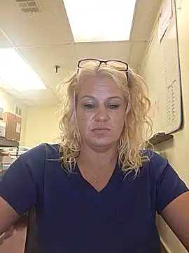 Snapshot of LadyB07 chatting on August 5, 2026, 5:40 pm LadyB07 online show from August 5, 2026, 5:40 pm