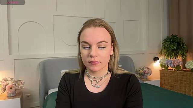 Glow Margo online show from March 3, 2026, 1:45 am