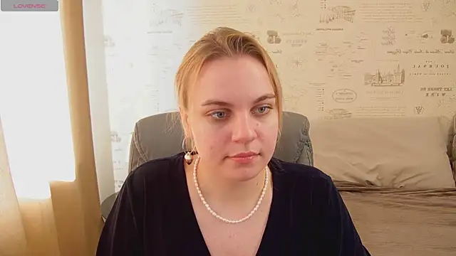 Snapshot of Glow_Margo chatting on June 8, 2026, 1:28 am Glow Margo online show from June 8, 2026, 1:28 am