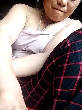 Lucie Fuzk online show from April 9, 2026, 2:02 am