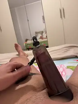 Snapshot of ReyRinaldo chatting on February 25, 2026, 1:55 pm ReyRinaldo online show from February 25, 2026, 1:55 pm