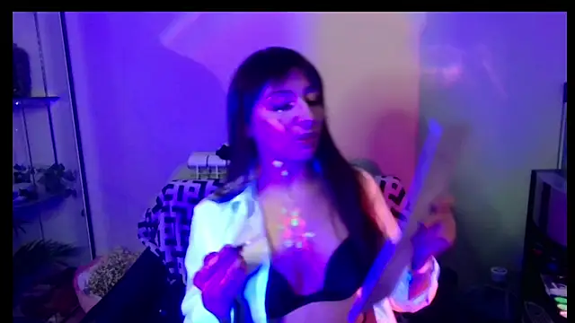 Birdie Kiss online show from April 10, 2026, 7:21 pm