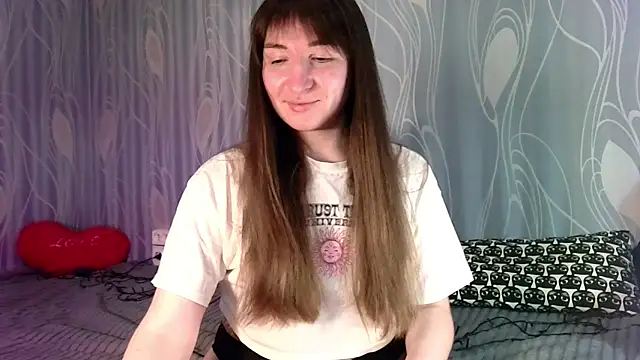 Snapshot of Birdie_Kiss chatting on May 18, 2026, 1:27 pm Birdie Kiss online show from May 18, 2026, 1:27 pm