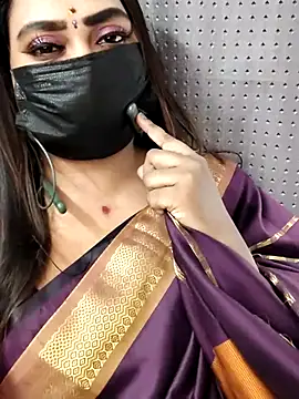 Cutie Nila online show from May 11, 2026, 5:42 am