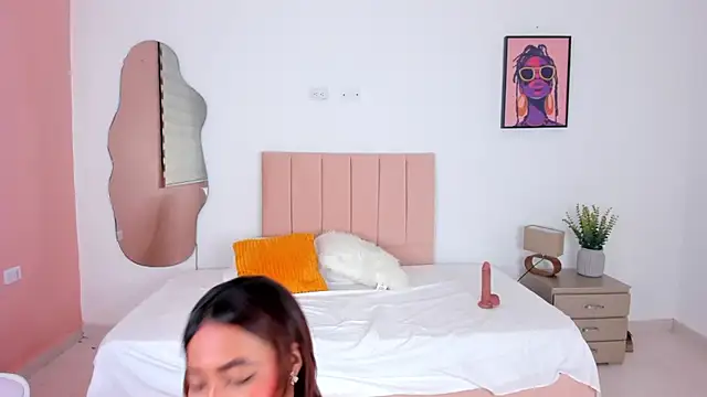 zenndaya   online show from April 18, 2026, 3:31 am