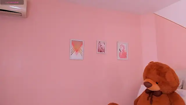 raquel mooon online show from March 12, 2026, 4:55 pm