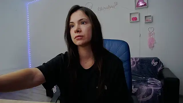 LauraLora3 online show from July 8, 2026, 7:20 am