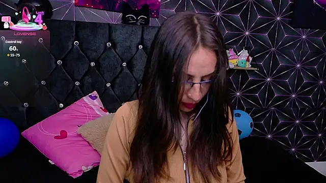 Snapshot of Miis_Beella chatting on June 29, 2026, 1:00 pm Miis Beella online show from June 29, 2026, 1:00 pm