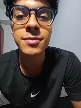 Snapshot of SweetMig chatting on March 4, 2026, 3:47 am SweetMig online show from March 4, 2026, 3:47 am