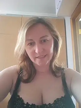 ChristinaYork online show from April 3, 2026, 9:16 am