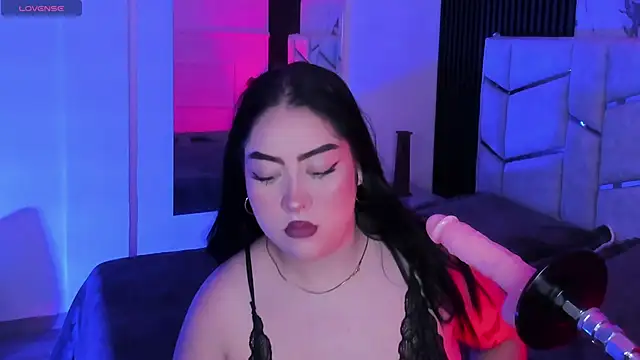 Emberrvelvet online show from March 10, 2026, 3:43 am