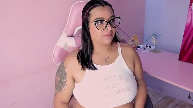 EmeelyMuller online show from March 16, 2026, 6:06 am