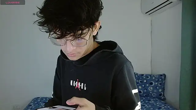 noah millerx online show from May 5, 2026, 3:42 am