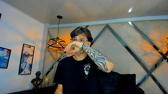 EXCLUSIVE8 online show from April 2, 2026, 4:30 am