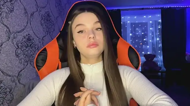 AkikoAnkrom online show from March 2, 2026, 4:47 pm