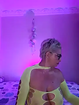 LunaBlaise online show from July 20, 2026, 6:54 am