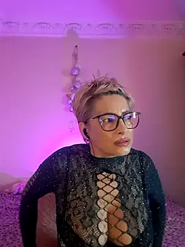 LunaBlaise online show from April 18, 2026, 6:38 am