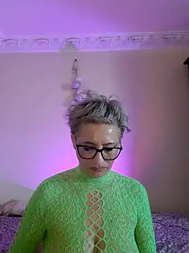 LunaBlaise online show from May 6, 2026, 7:23 am