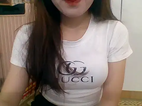 kiraa-007 online show from April 10, 2026, 4:36 pm