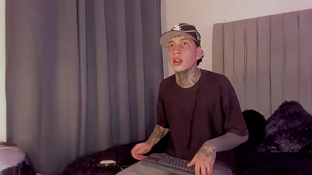 Snapshot of im_dantee chatting on February 27, 2026, 4:23 am im dantee online show from February 27, 2026, 4:23 am