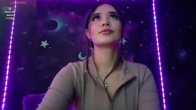 Snapshot of ValentinaRojass_ chatting on April 13, 2026, 5:39 pm ValentinaRojass online show from April 13, 2026, 5:39 pm