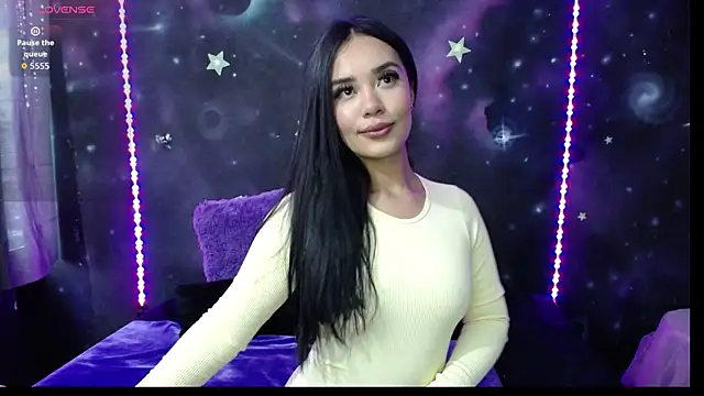 Snapshot of ValentinaRojass_ chatting on April 11, 2026, 2:43 pm ValentinaRojass online show from April 11, 2026, 2:43 pm