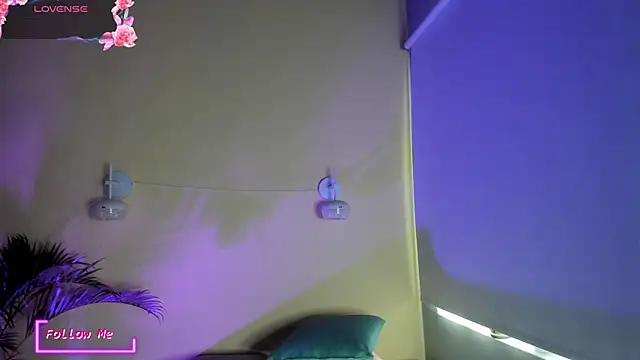  VALERIAGOMEZ online show from April 15, 2026, 12:32 pm