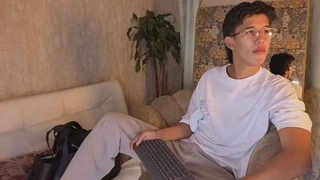 Snapshot of dave_eliot chatting on July 8, 2026, 7:03 pm dave eliot online show from July 8, 2026, 7:03 pm