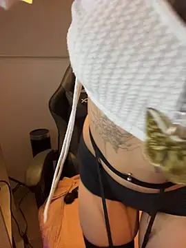 Snapshot of evabellee_ chatting on March 17, 2026, 12:46 am evabellee online show from March 17, 2026, 12:46 am