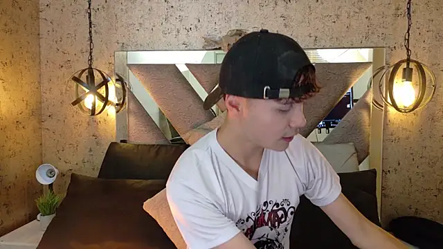 Crush Nier online show from February 27, 2026, 12:38 pm