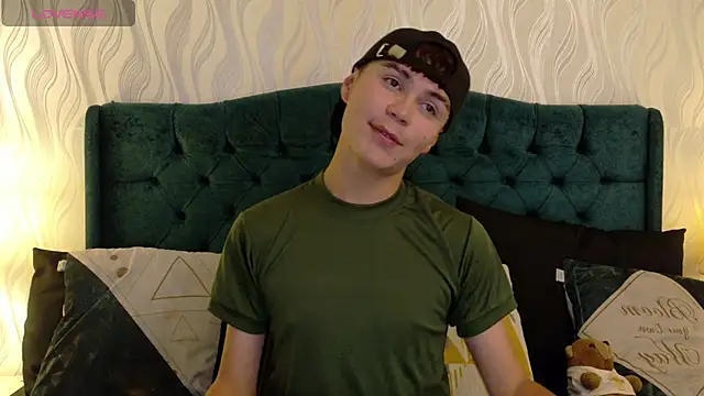 Crush Nier online show from March 4, 2026, 7:54 pm