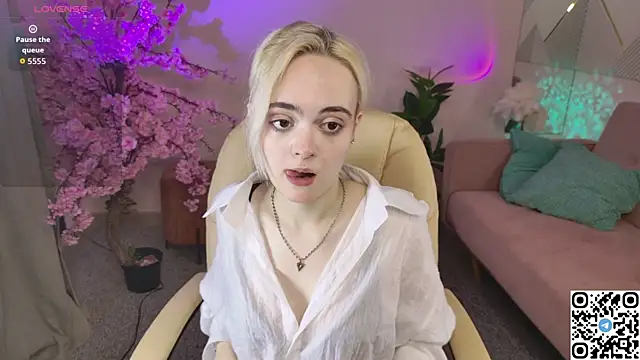 Bambi Bloom online show from April 3, 2026, 5:14 am