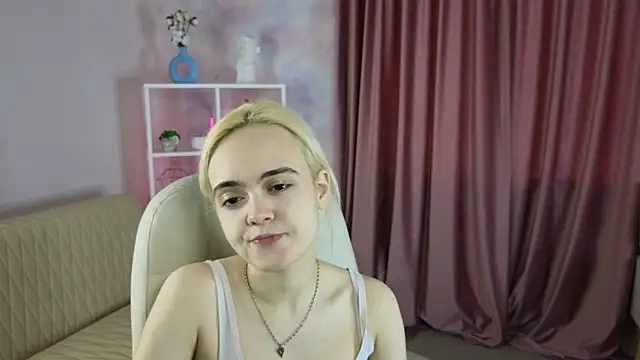 Bambi Bloom online show from March 18, 2026, 4:48 am