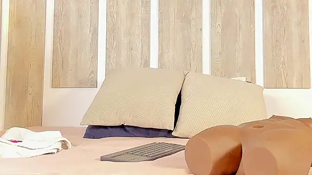 EmilySearss online show from April 14, 2026, 7:19 pm