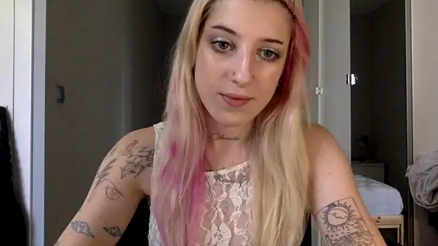 Snapshot of EmmyWet chatting on July 11, 2026, 3:34 pm EmmyWet online show from July 11, 2026, 3:34 pm