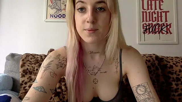 Snapshot of EmmyWet chatting on July 21, 2026, 12:17 pm EmmyWet online show from July 21, 2026, 12:17 pm