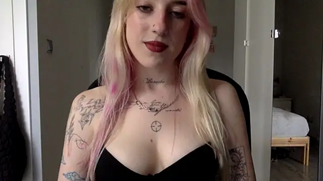 Snapshot of EmmyWet chatting on July 12, 2026, 3:13 pm EmmyWet online show from July 12, 2026, 3:13 pm