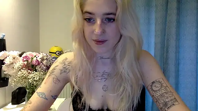 Snapshot of EmmyWet chatting on August 1, 2026, 4:27 pm EmmyWet online show from August 1, 2026, 4:27 pm