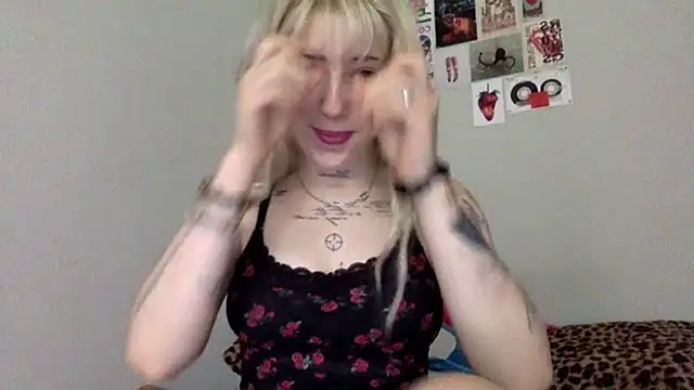 Snapshot of EmmyWet chatting on June 15, 2026, 11:21 am EmmyWet online show from June 15, 2026, 11:21 am
