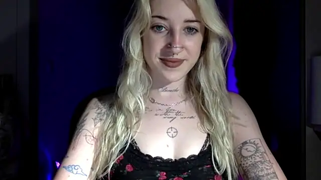 Snapshot of EmmyWet chatting on June 20, 2026, 4:12 pm EmmyWet online show from June 20, 2026, 4:12 pm