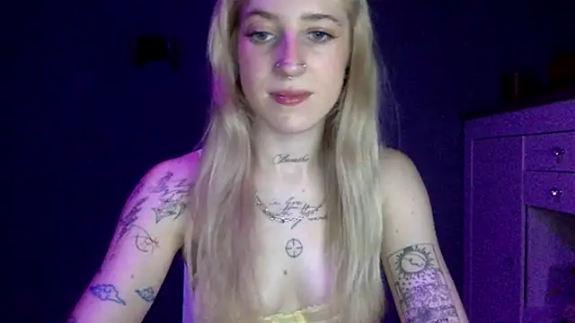 Snapshot of EmmyWet chatting on August 6, 2026, 6:36 pm EmmyWet online show from August 6, 2026, 6:36 pm