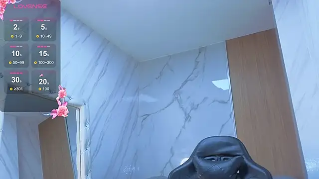 Lola roses tf online show from March 28, 2026, 8:32 pm